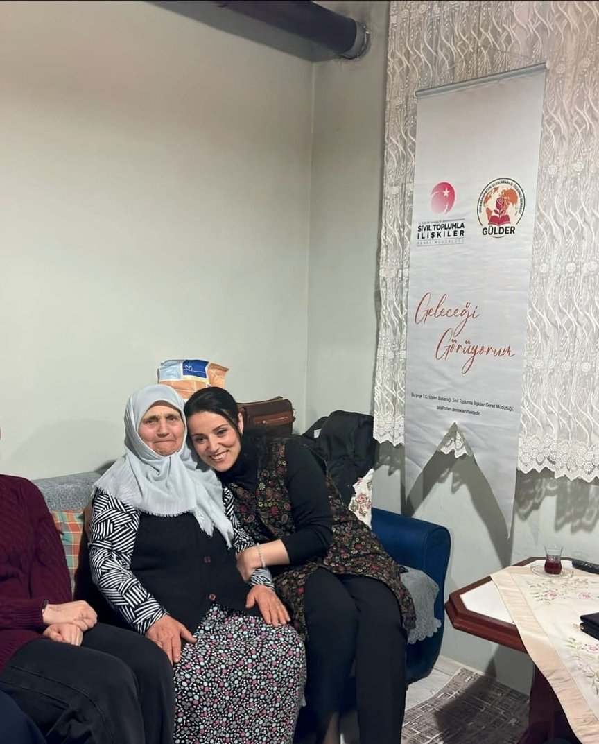 Gönül köprüleri kuruyoruz